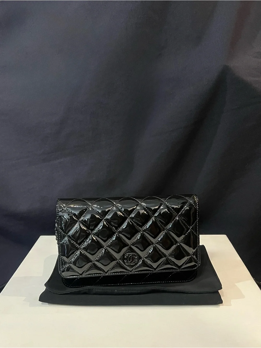 CHANEL WALLET ON CHAIN - VERNIS NOIR